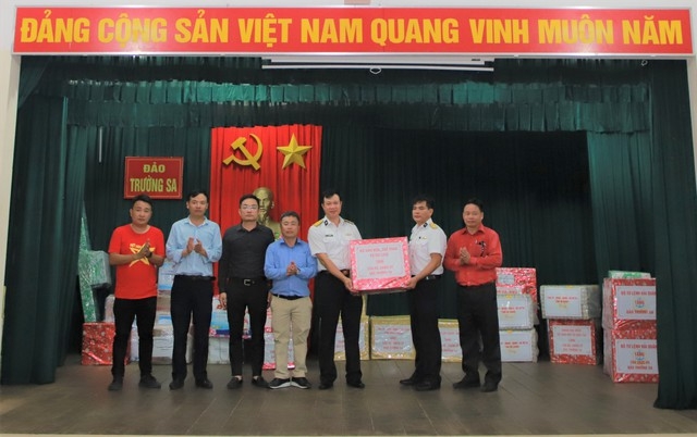Hải trình thăm Trường Sa và Nhà giàn DK1 12: Bài 1: Nhớ sóng Trường Sa