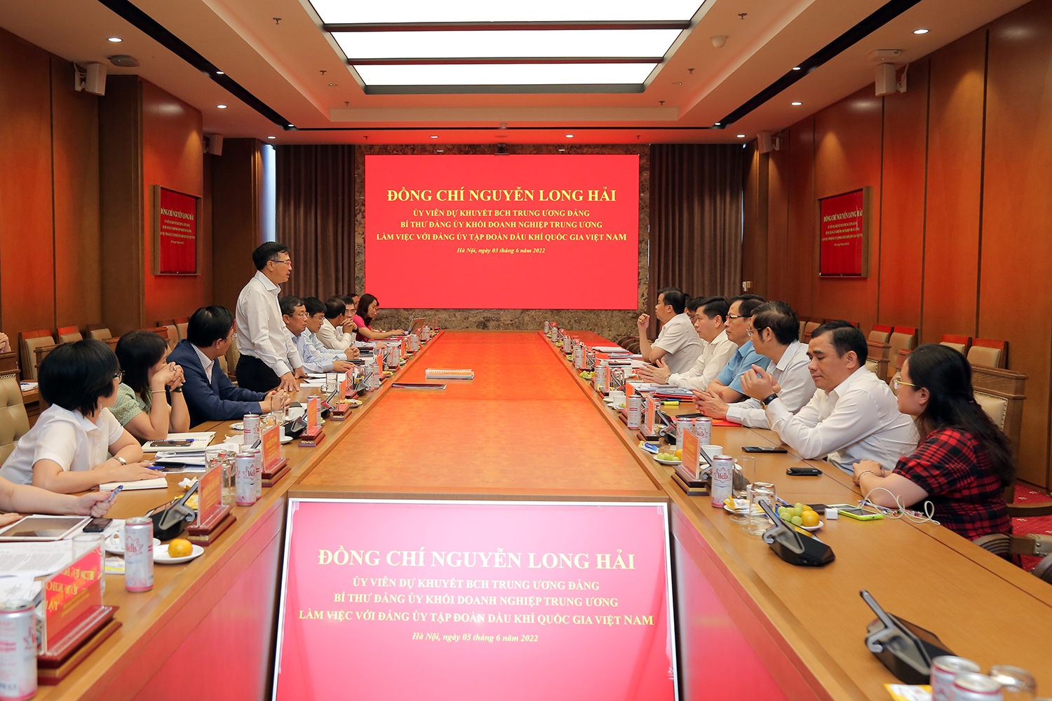 Bí thư Đảng ủy Khối DNTW Nguyễn Long Hải làm việc với Ban Thường vụ Đảng ủy Tập đoàn Dầu khí Quốc gia Việt Nam