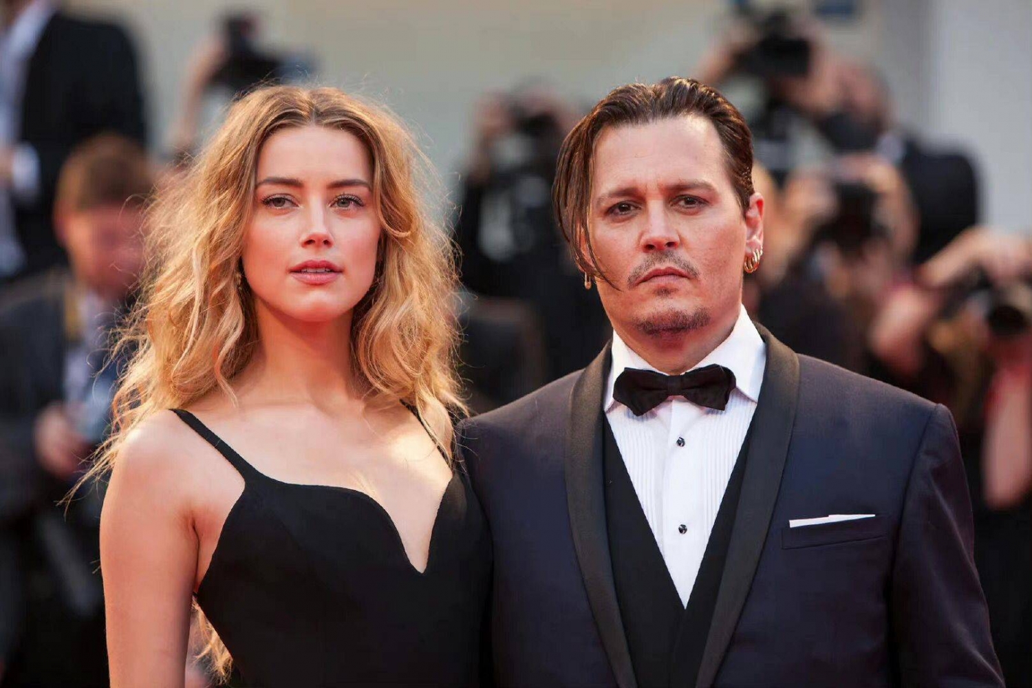 Johnny Depp trở lại sân khấu sau khi thắng kiện, vợ cũ Amber phá sản