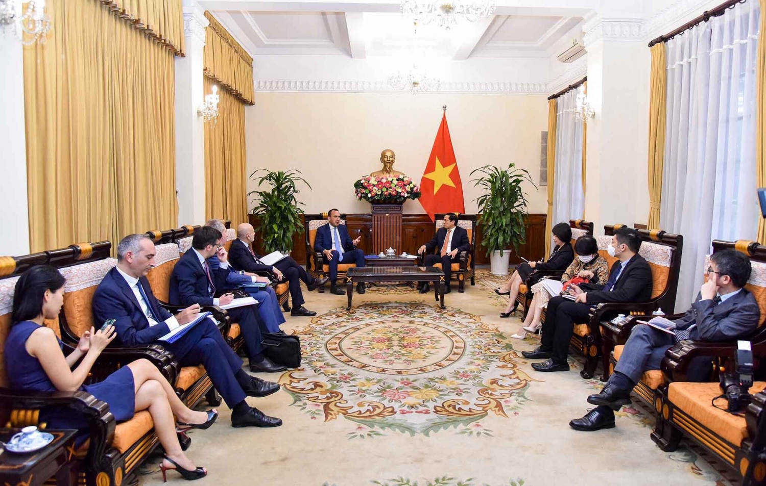 Bộ trưởng Bùi Thanh Sơn tiếp xã giao Thứ trưởng Ngoại giao Italia