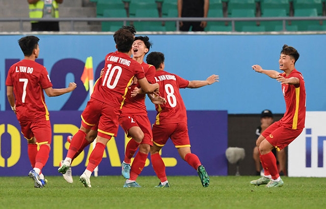 Vượt qua U23 Malaysia, U23 Việt Nam vào tứ kết