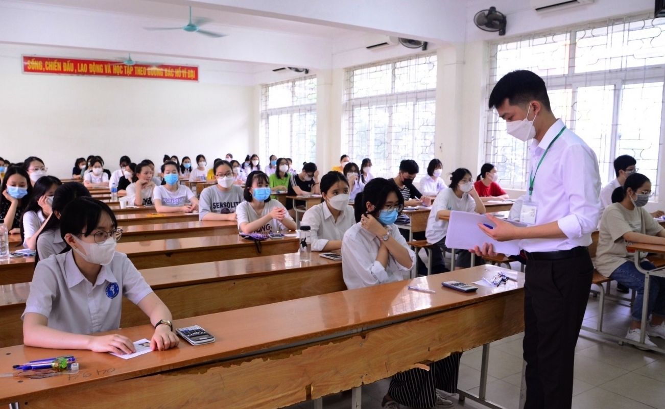 Hà Nội: Trường THPT chuyên đầu tiên công bố điểm chuẩn vào lớp 10