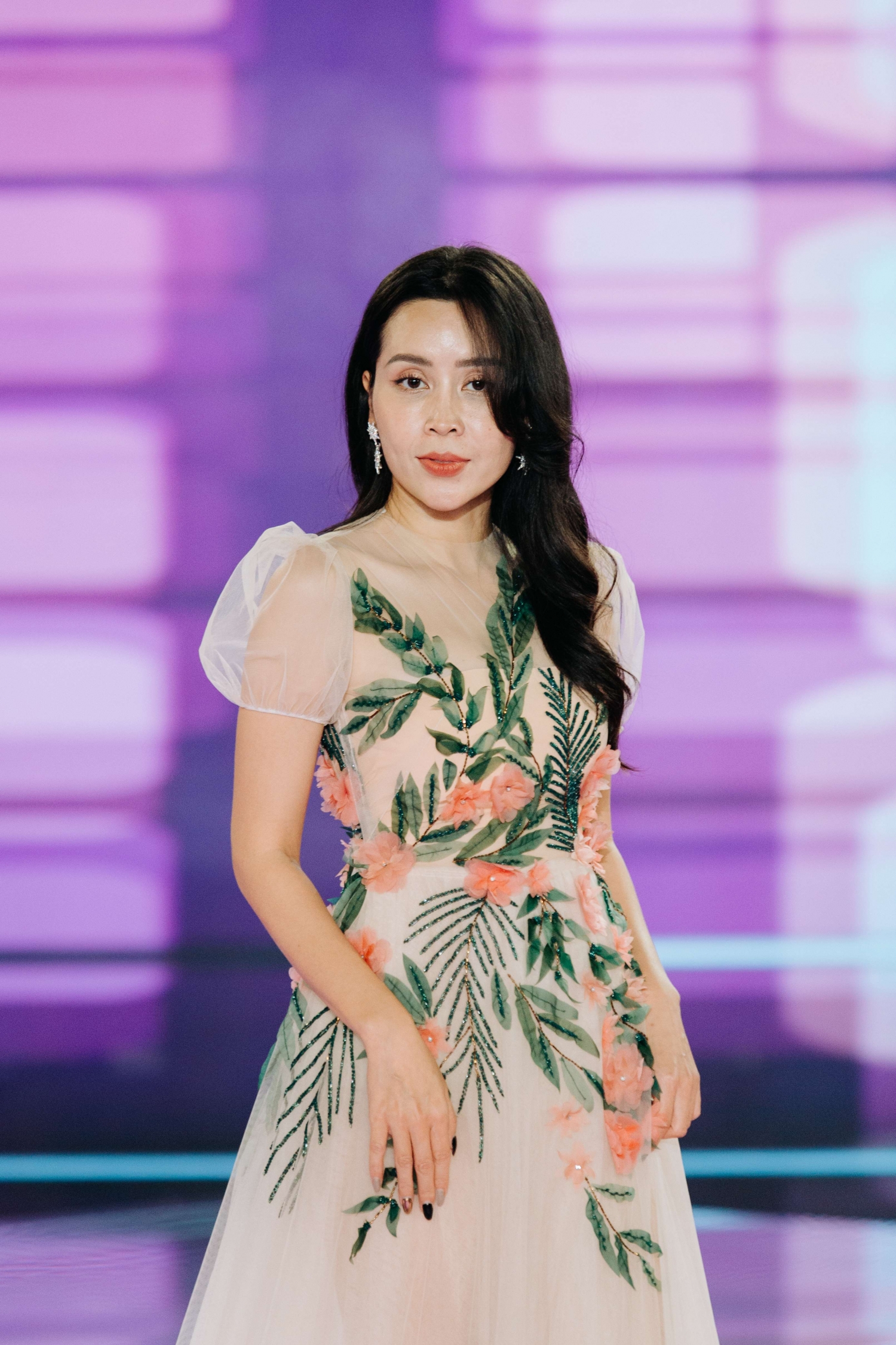 Sao Việt hôm nay 13/6: Dàn phù dâu 