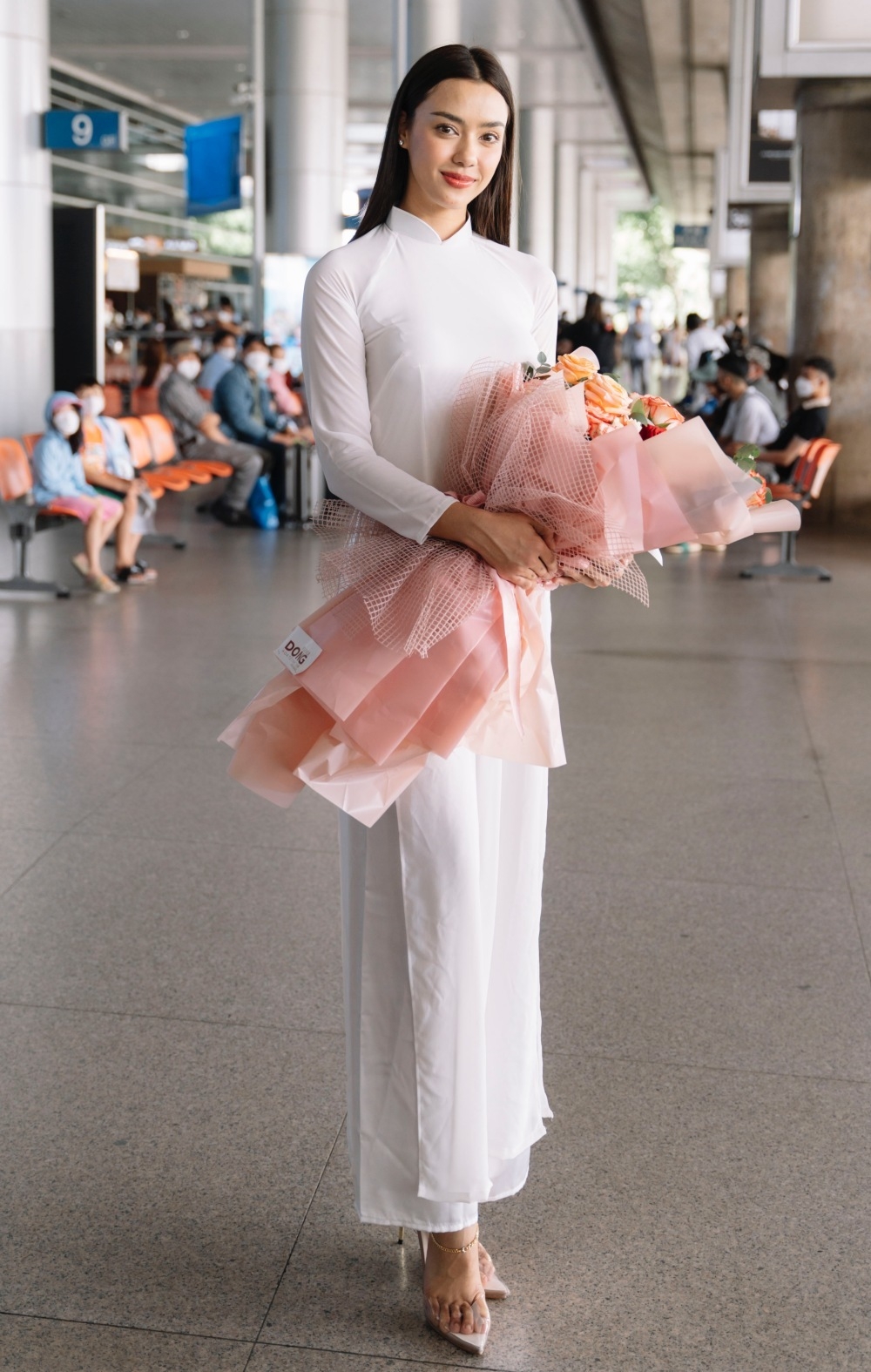 Hoa hậu Hoàn vũ Thái Lan 2020 duyên dáng trong tà áo dài Việt Nam Hoa hậu Hoàn vũ Thái Lan 2020 duyên dáng trong tà áo dài Việt Nam