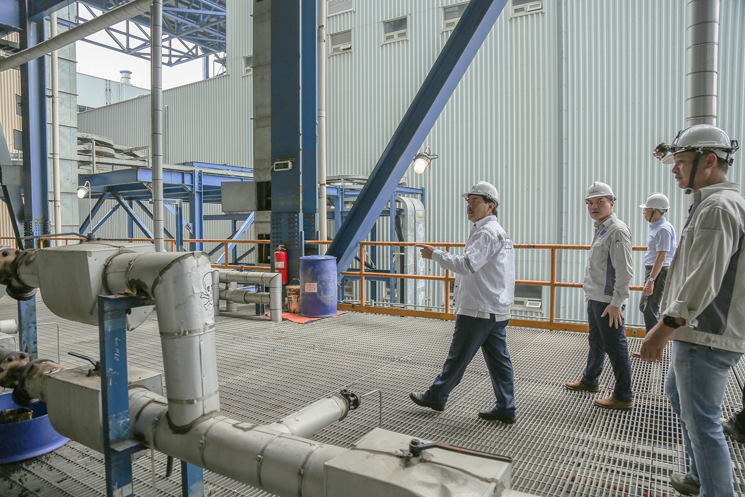 Lãnh đạo Petrovietnam kiểm tra tiến độ mốc đốt than lần đầu Tổ máy số 1 NMNĐ Thái Bình 2