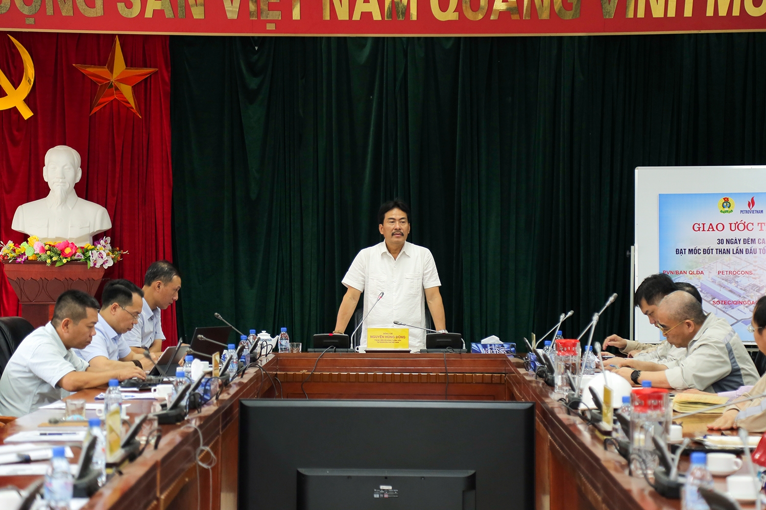 Lãnh đạo Petrovietnam kiểm tra tiến độ mốc đốt than lần đầu Tổ máy số 1 NMNĐ Thái Bình 2
