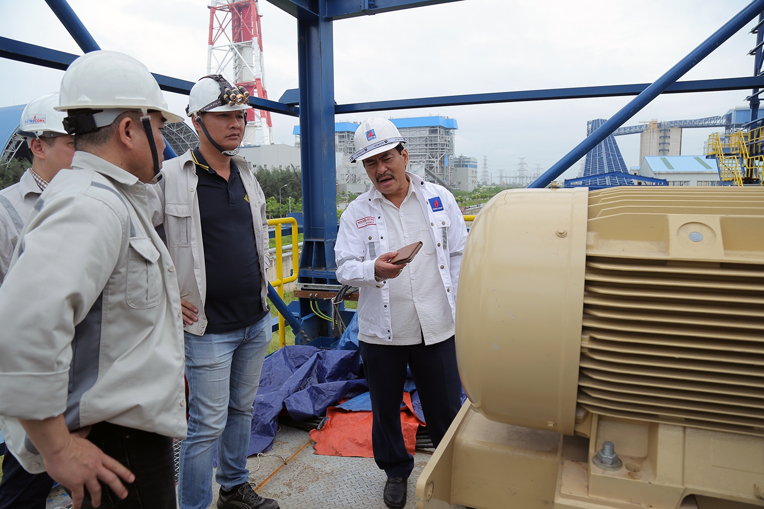 Lãnh đạo Petrovietnam kiểm tra tiến độ mốc đốt than lần đầu Tổ máy số 1 NMNĐ Thái Bình 2