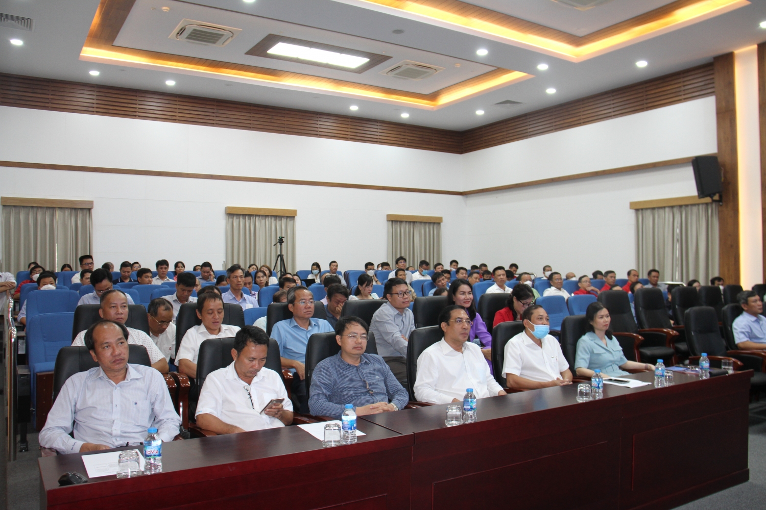 Toàn cảnh Hội nghị.
