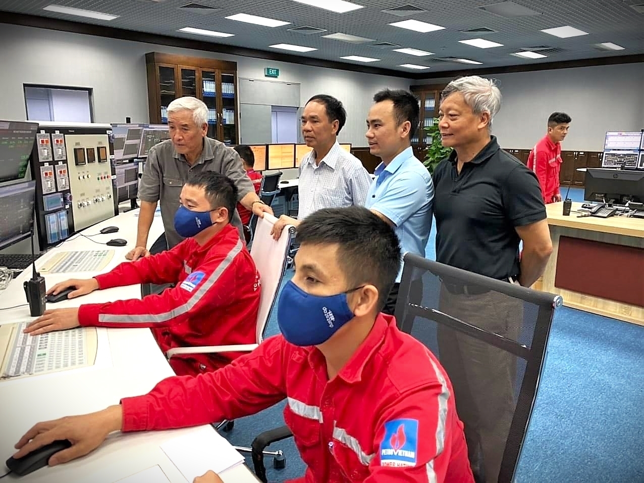 Phó Chủ tịch Hội DKVN Nguyễn Quốc Thập, Hoàng Xuân Hùng và Tổng Thư ký Hội DKVN Nguyễn Huy Quý thăm và làm việc tại Nhà máy Nhiệt điện Vũng Áng 1.