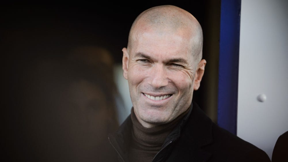 Zidane muốn tái xuất 'sân cỏ' dù anh vừa lỡ hẹn ngồi vào ghế nóng tại Paris Saint Germain Zidane muốn tái xuất 'sân cỏ' dù anh vừa lỡ hẹn ngồi vào ghế nóng tại Paris Saint Germain