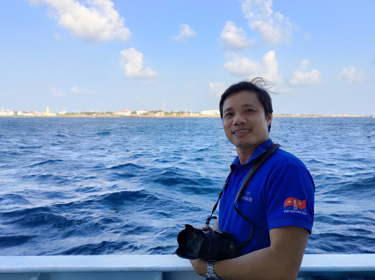 Gặp Trung tá, cựu sĩ quan Nhà giàn DK1 chuyên “săn” giải báo chí