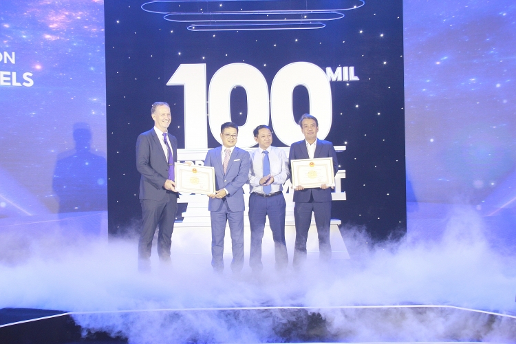 Hoàng Long JOC tổ chức lễ kỷ niệm đạt sản lượng 100 triệu thùng dầu Hoàng Long JOC tổ chức lễ kỷ niệm đạt sản lượng 100 triệu thùng dầu