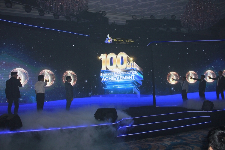 Hoàng Long JOC tổ chức lễ kỷ niệm đạt sản lượng 100 triệu thùng dầu Hoàng Long JOC tổ chức lễ kỷ niệm đạt sản lượng 100 triệu thùng dầu