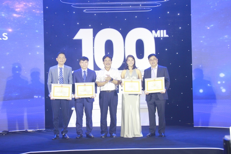 Hoàng Long JOC tổ chức lễ kỷ niệm đạt sản lượng 100 triệu thùng dầu Hoàng Long JOC tổ chức lễ kỷ niệm đạt sản lượng 100 triệu thùng dầu