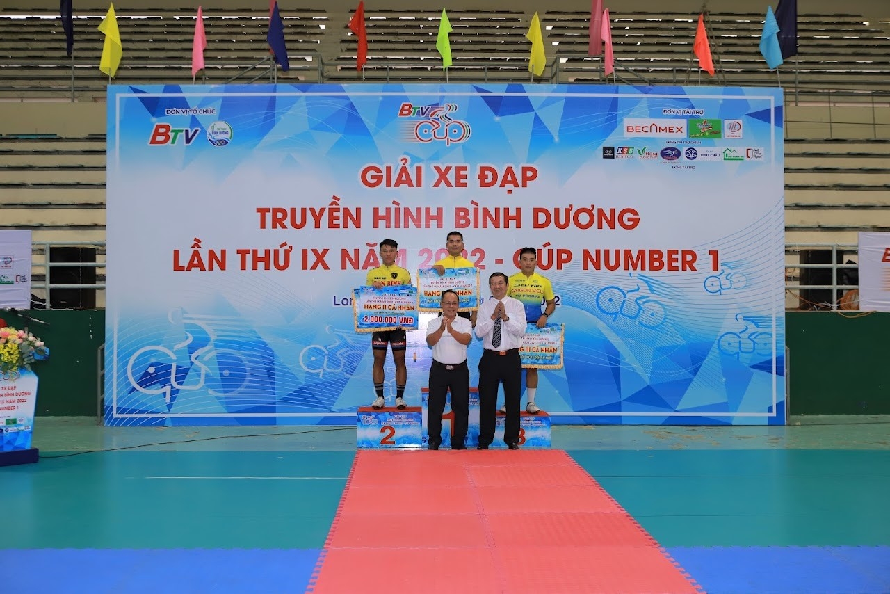 Hàng trăm tay đua quy tụ tại chặng 2 giải xe đạp truyền hình Bình Dương lần thứ IX