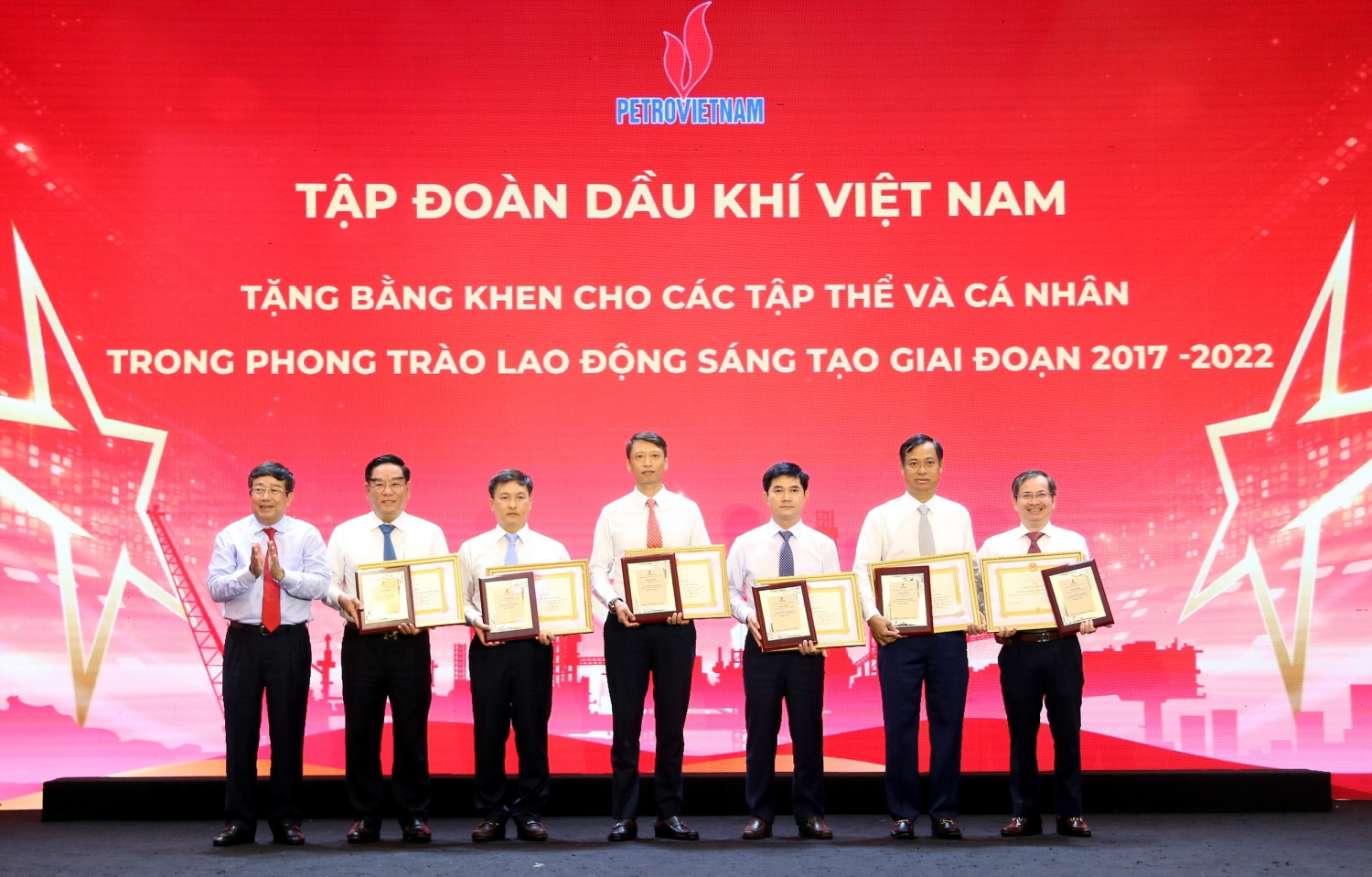 ông đoàn ngành khen thưởng Tập thể và 20 cá nhân xuất sắc PV GAS - Giai đoạn I Chương trình “01 triệu sáng kiến - nỗ lực vượt khó, sáng tạo, quyết tâm chiến thắng đại dịch Covid-19” của Tổng LĐLĐVN