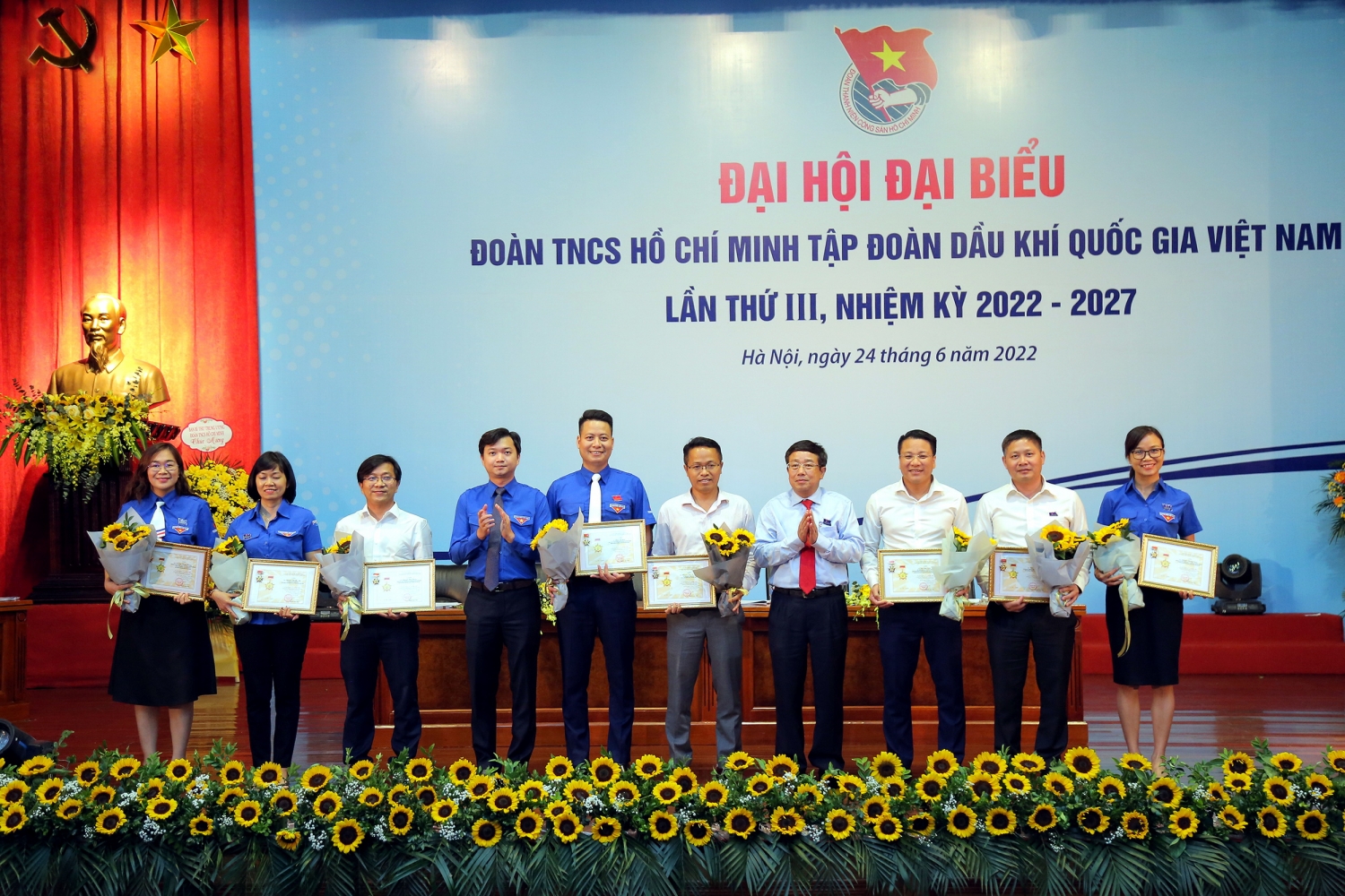 Trung ương Đoàn trao tặng kỷ niệm chương “Vì thế hệ trẻ” cho các gương điển hình ngành Dầu khí