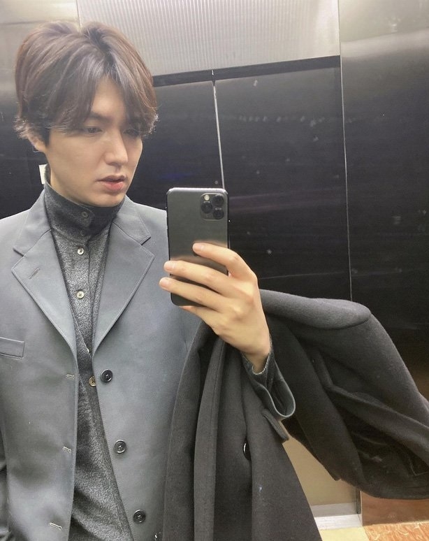 Top 10 khoảnh khắc MXH hot nhất showbiz Hàn nửa đầu năm 2022