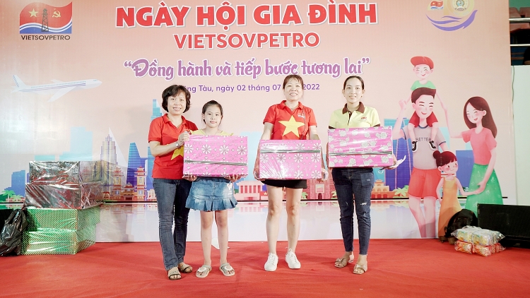 Ngày hội Gia đình Vietsovpetro 2022 với chủ đề “ Đồng hành và Tiếp bước tương lai” Ngày hội Gia đình Vietsovpetro 2022: “Đồng hành và tiếp bước tương lai”