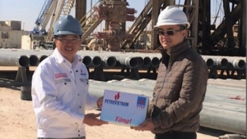 Chủ tịch HĐTV Petrovietnam Hoàng Quốc Vượng thăm giàn khoan PV DRILLING 11 tại Algeria