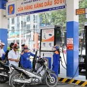 NHNN yêu cầu các ngân hàng thương mại rót vốn cho doanh nghiệp đầu mối xăng dầu