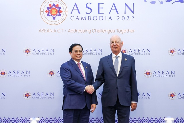 Thủ tướng Chính phủ Phạm Minh Chính tiếp Giáo sư Klaus Schwab, Chủ tịch WEF - Ảnh: VGP/Nhật Bắc