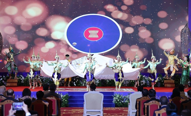 Hội nghị Cấp cao ASEAN lần thứ 40, 41 chính thức khai mạc