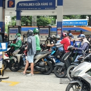 Bộ Công Thương yêu cầu doanh nghiệp ký cam kết cung ứng xăng dầu