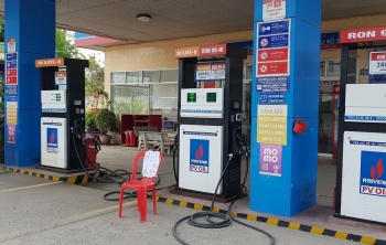 Yêu cầu các doanh nghiệp đầu mối xăng dầu ký cam kết cung ứng đủ hàng