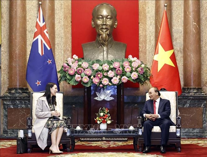 Chủ tịch nước Nguyễn Xuân Phúc tiếp Thủ tướng New Zealand Jacinda Ardern. 