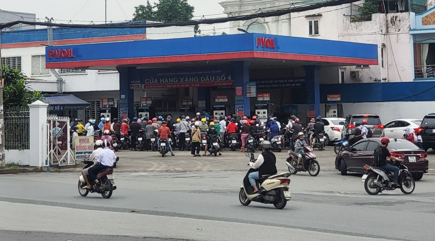 Thiếu hụt nguồn cung và lỗ hổng trong quản lý nhập khẩu, phân phối xăng dầu