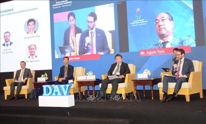 Các chuyên gia, diễn giả thảo luận sôi nổi