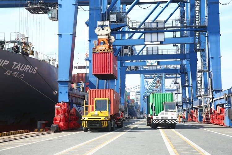 Việt Nam bất ngờ nhập siêu hơn 1 tỷ USD nửa đầu tháng 11
