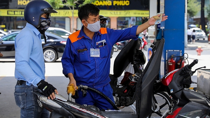 Lùi lịch điều chỉnh giá xăng dầu ra sau Tết Nguyên đán