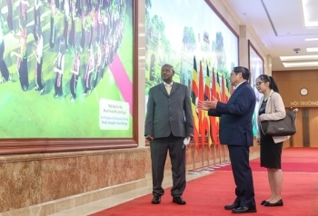 Thủ tướng Phạm Minh Chính hội kiến Tổng thống Cộng hòa Uganda