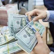 Tin tức kinh tế ngày 25/11: NHNN giảm giá bán USD lần thứ 3 trong tháng