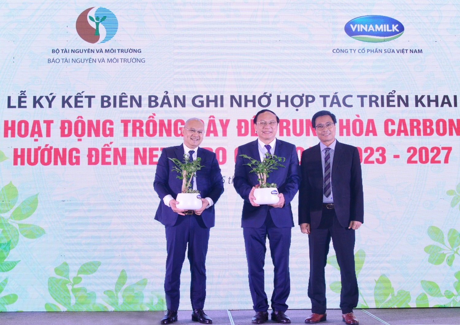 Vinamilk tiếp tục trồng cây xanh hướng đến mục tiêu Net Zero 2050