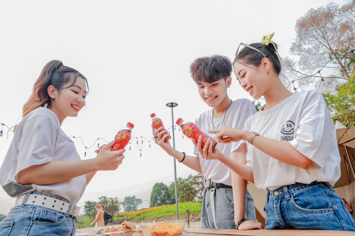 Dù thức khuya xem bóng đá nhưng sáng ra Gen Z vẫn tươi tắn chạy deadline