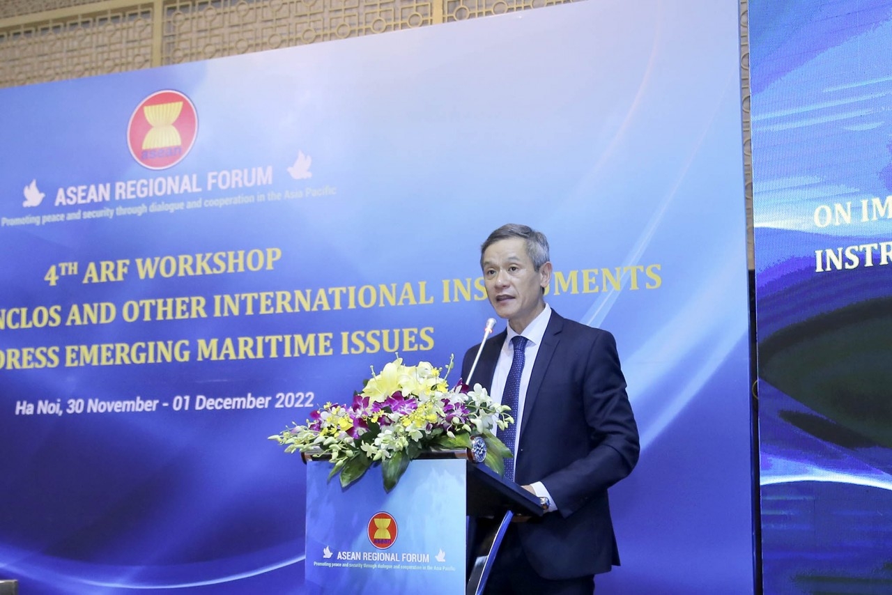 Ông Nguyễn Minh Vũ, Trợ lý Bộ trưởng Ngoại giao Việt Nam phát biểu khai mạc Hội thảo ARF lần thứ tư về Công ước Luật biển 1982. (Ảnh: Quang Hòa)