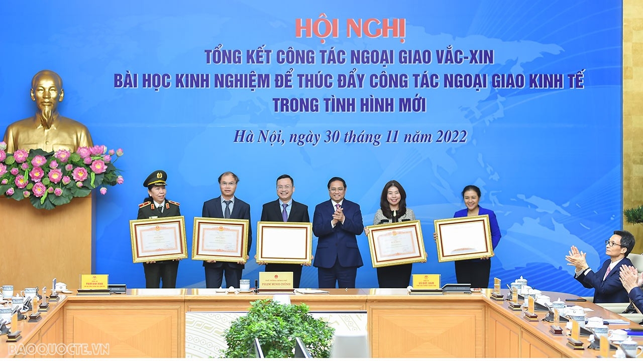 Thủ tướng Chính phủ chủ trì Hội nghị tổng kết công tác Ngoại giao vaccine