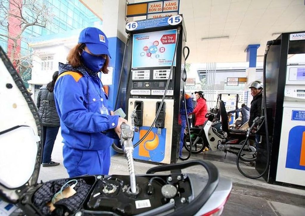 Giá xăng trong nước vẫn tăng dù thị trường thế giới giảm