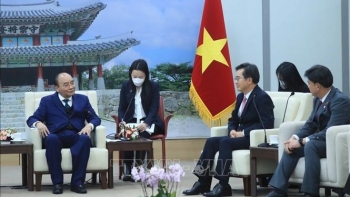 Chủ tịch nước Nguyễn Xuân Phúc thăm tỉnh Gyeonggi, Hàn Quốc