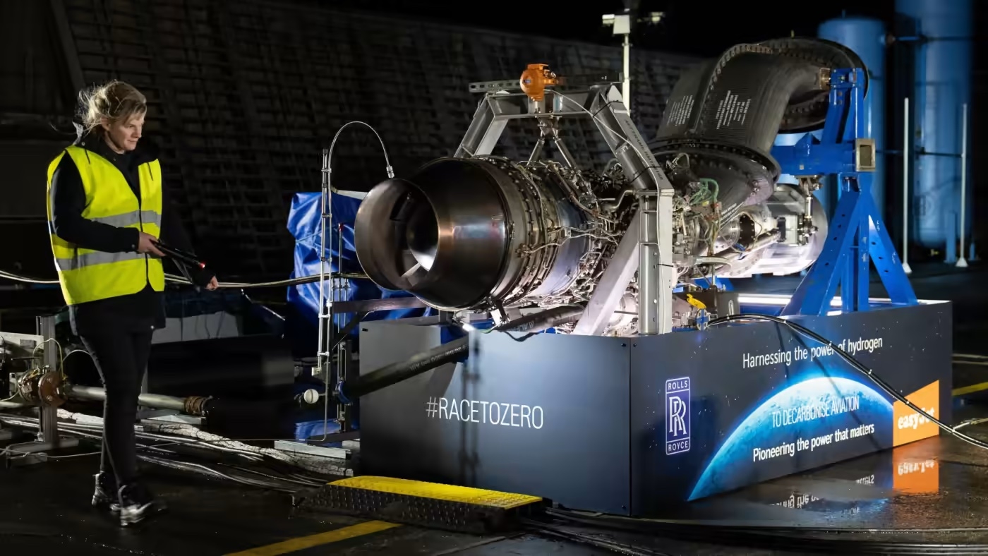 Rolls-Royce thử nghiệm động cơ máy bay chạy bằng hydro đầu tiên trên thế giới Rolls-Royce thử nghiệm động cơ máy bay chạy bằng hydro đầu tiên trên thế giới
