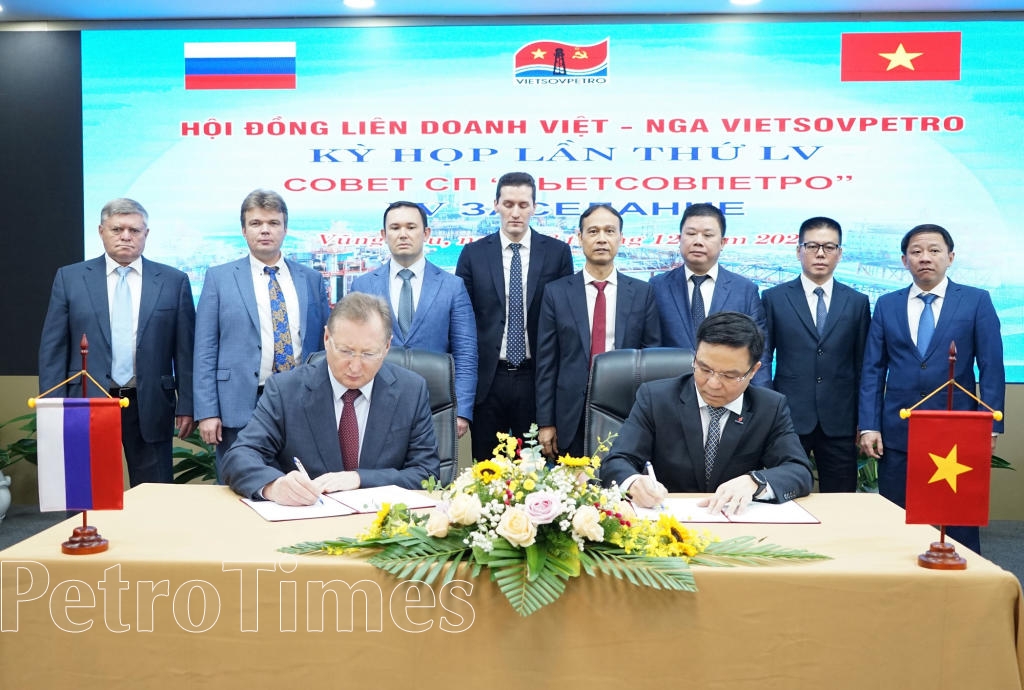 Ký văn kiện Kỳ họp Hội đồng Vietsovpetro lần thứ 55. Ký văn kiện Kỳ họp Hội đồng Vietsovpetro lần thứ 55.