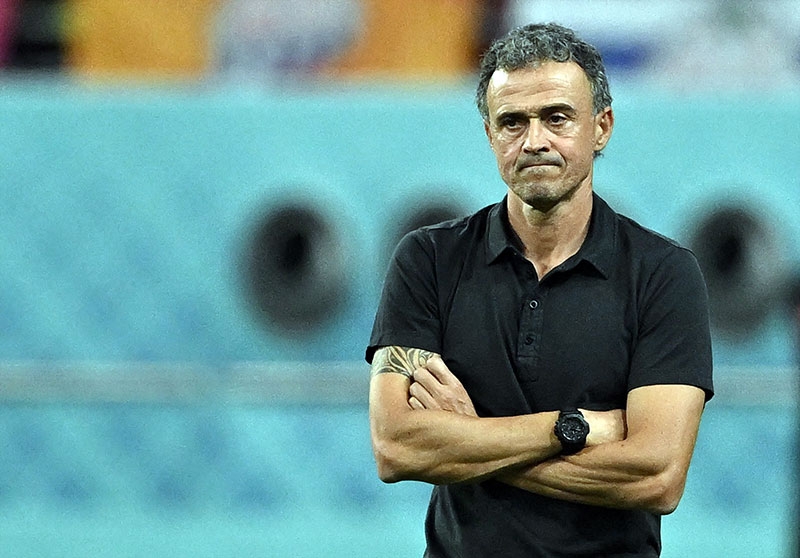 Luis Enrique bất ngờ từ chức huấn luyện viên trưởng