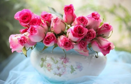 Tử vi ngày 13/12/2022: Tuổi Tỵ đụng độ tiểu nhân, tuổi Thân quý nhân trợ giúp