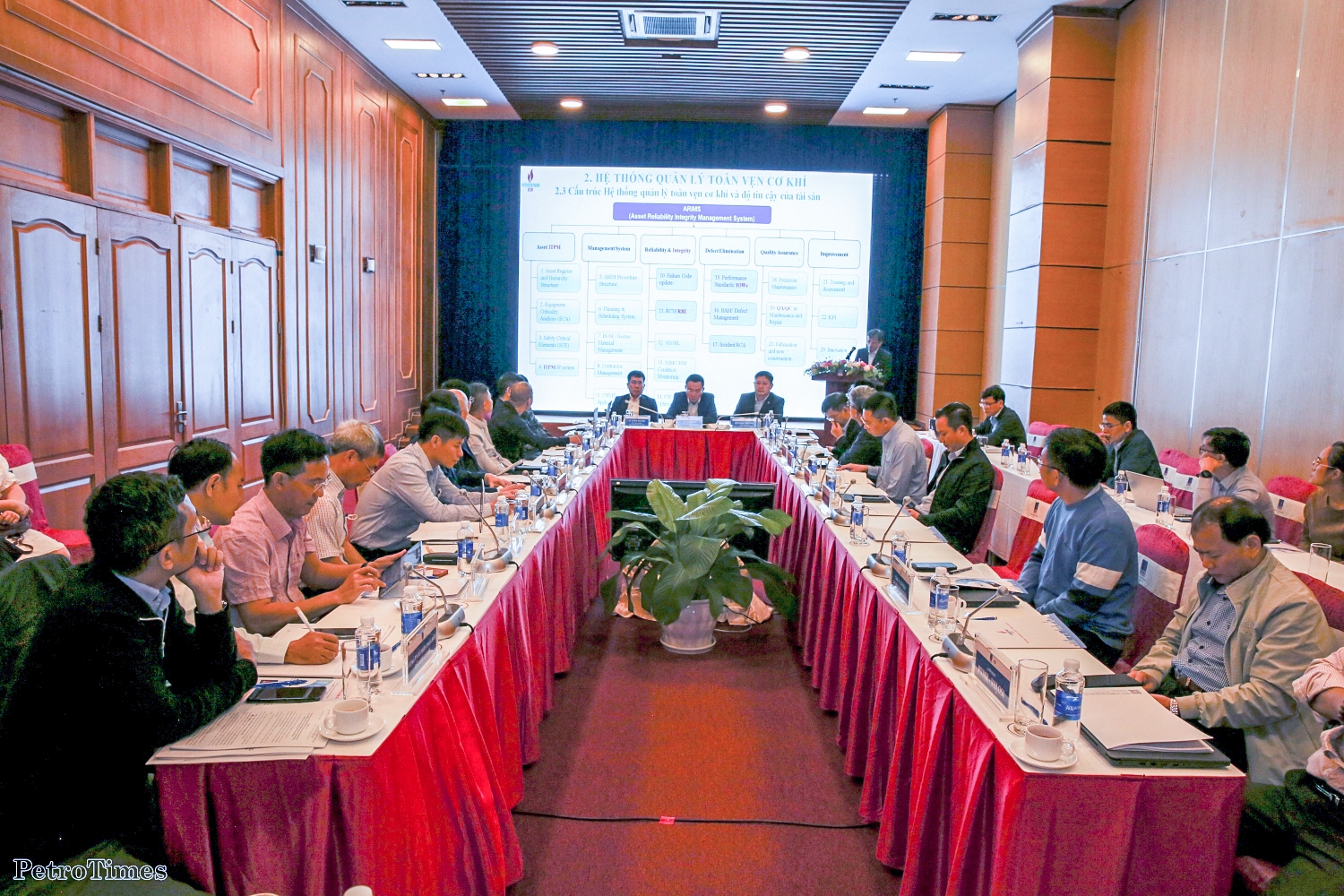 Phó Tổng Giám đốc Petrovietnam dự Hội thảo Công tác kiểm định thiết bị Nhà máy lọc dầu Dung Quất