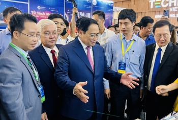 Đổi mới mô hình tăng trưởng lấy khoa học - công nghệ và đổi mới sáng tạo làm động lực chủ