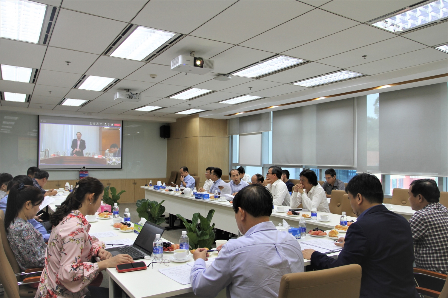 Đồng chí Trần Quang Dũng - Ủy viên BTV Đảng ủy, Trưởng ban TT&VHDN Tập đoàn tham dự hội nghị trực tuyến và phát biểu khai mạc