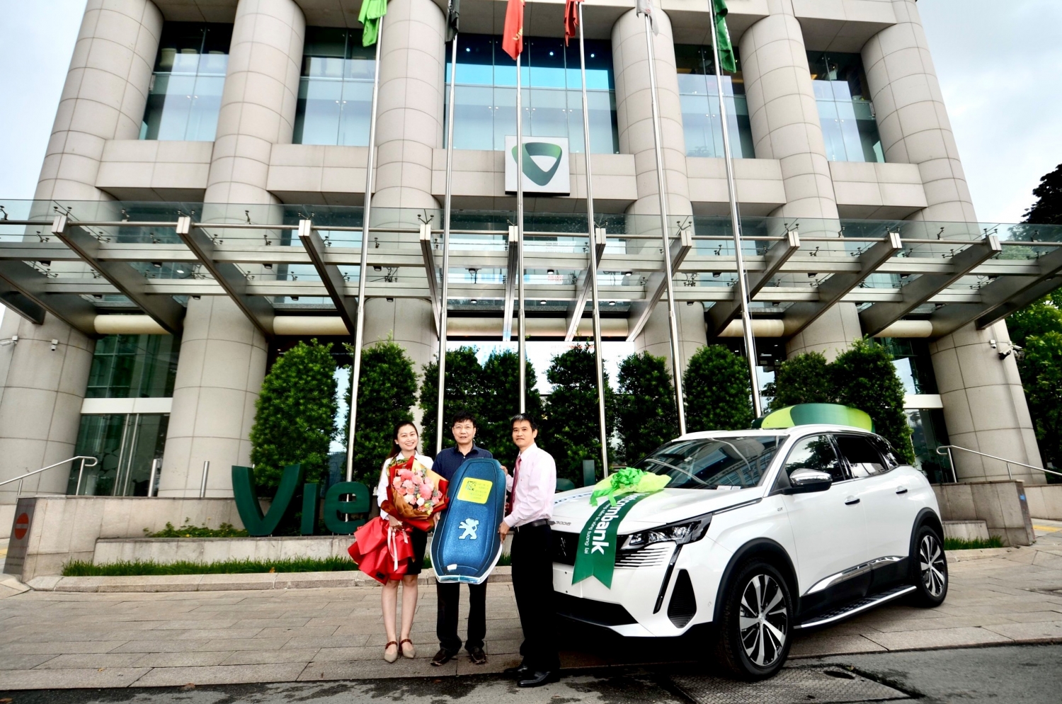 Các giải thưởng giá trị đã được trao tặng cho chủ thẻ quốc tế Vietcombank